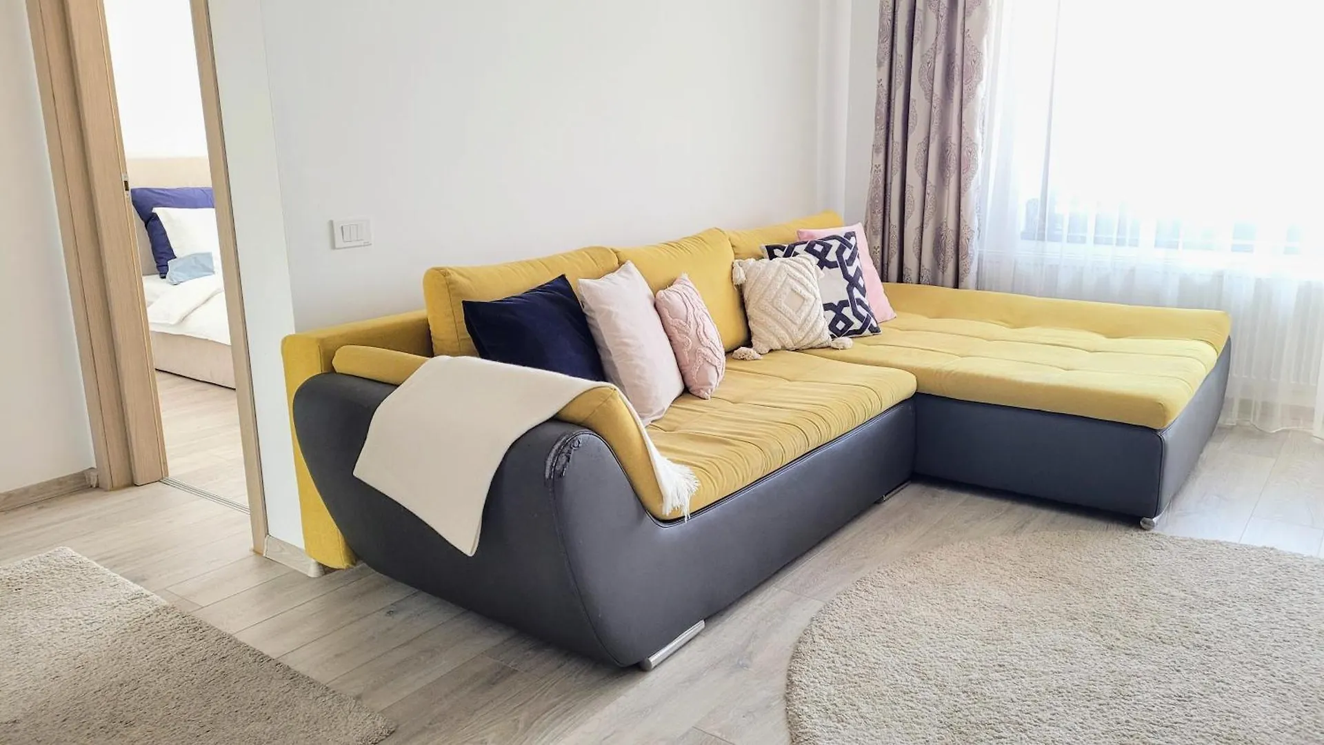 Apartment Stylish City Escape, Fireplace, Sunset Views Bucharest