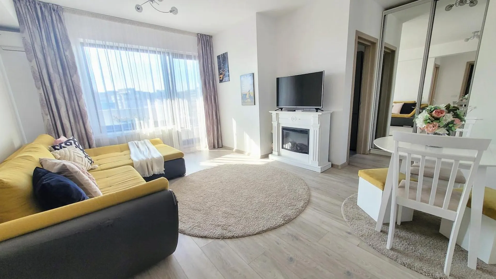Apartment Stylish City Escape, Fireplace, Sunset Views Bucharest