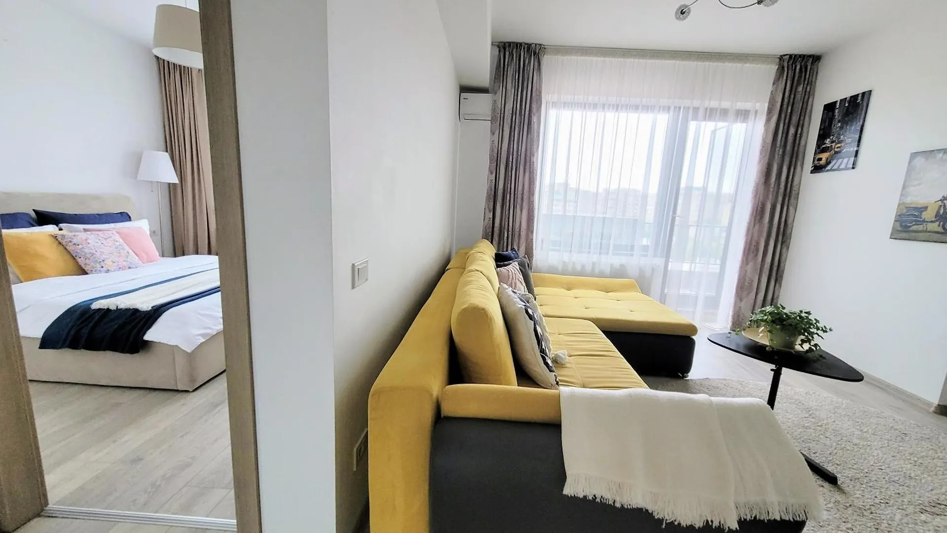 Stylish City Escape, Fireplace, Sunset Views Bucharest