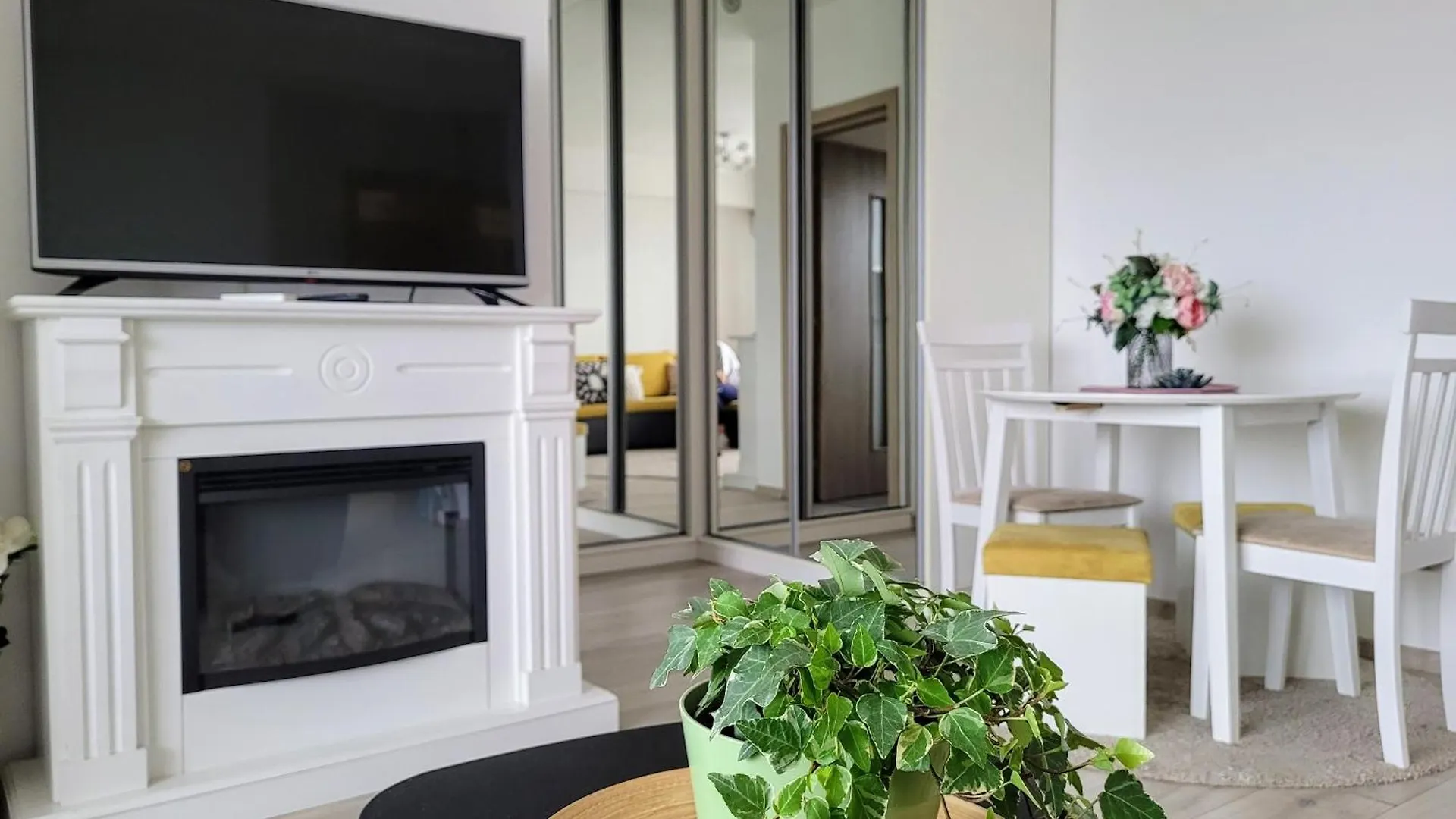 Stylish City Escape, Fireplace, Sunset Views Bucharest 0*,  Romania