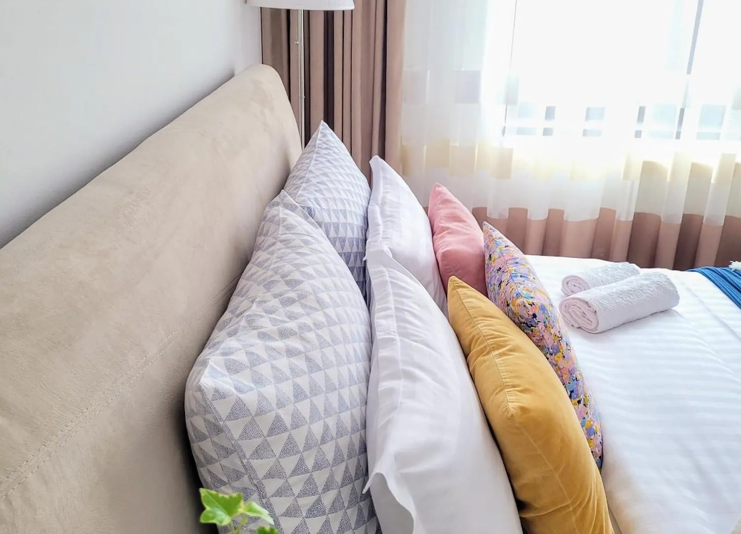 Apartment Stylish City Escape, Fireplace, Sunset Views Bucharest Romania