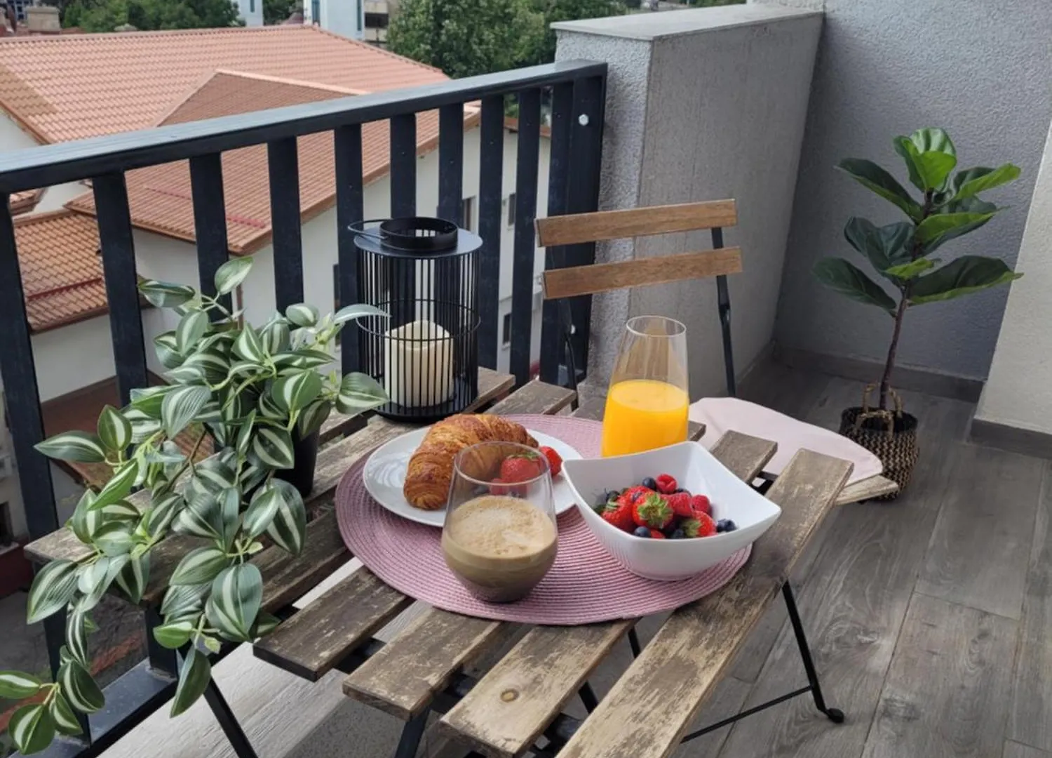 Apartment Stylish City Escape, Fireplace, Sunset Views Bucharest Romania