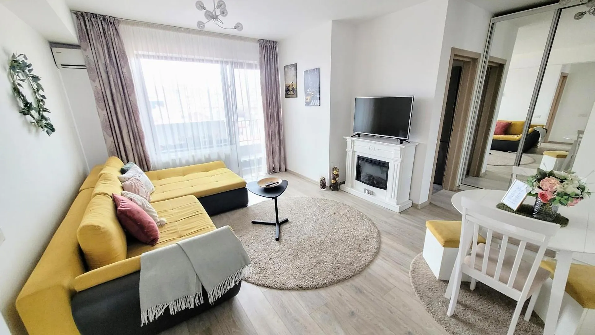 Apartment Stylish City Escape, Fireplace, Sunset Views Bucharest