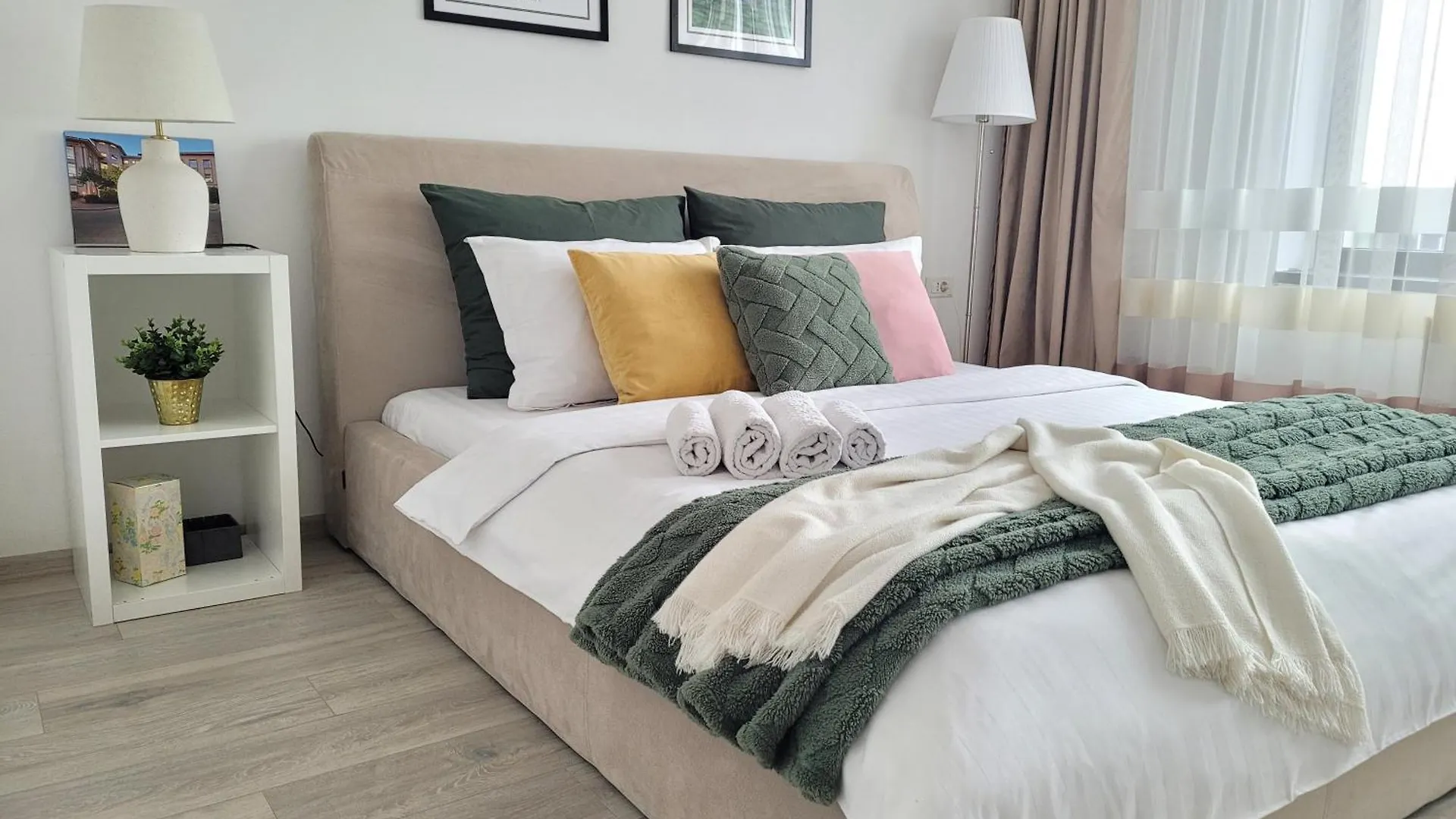 Stylish City Escape, Fireplace, Sunset Views Bucharest