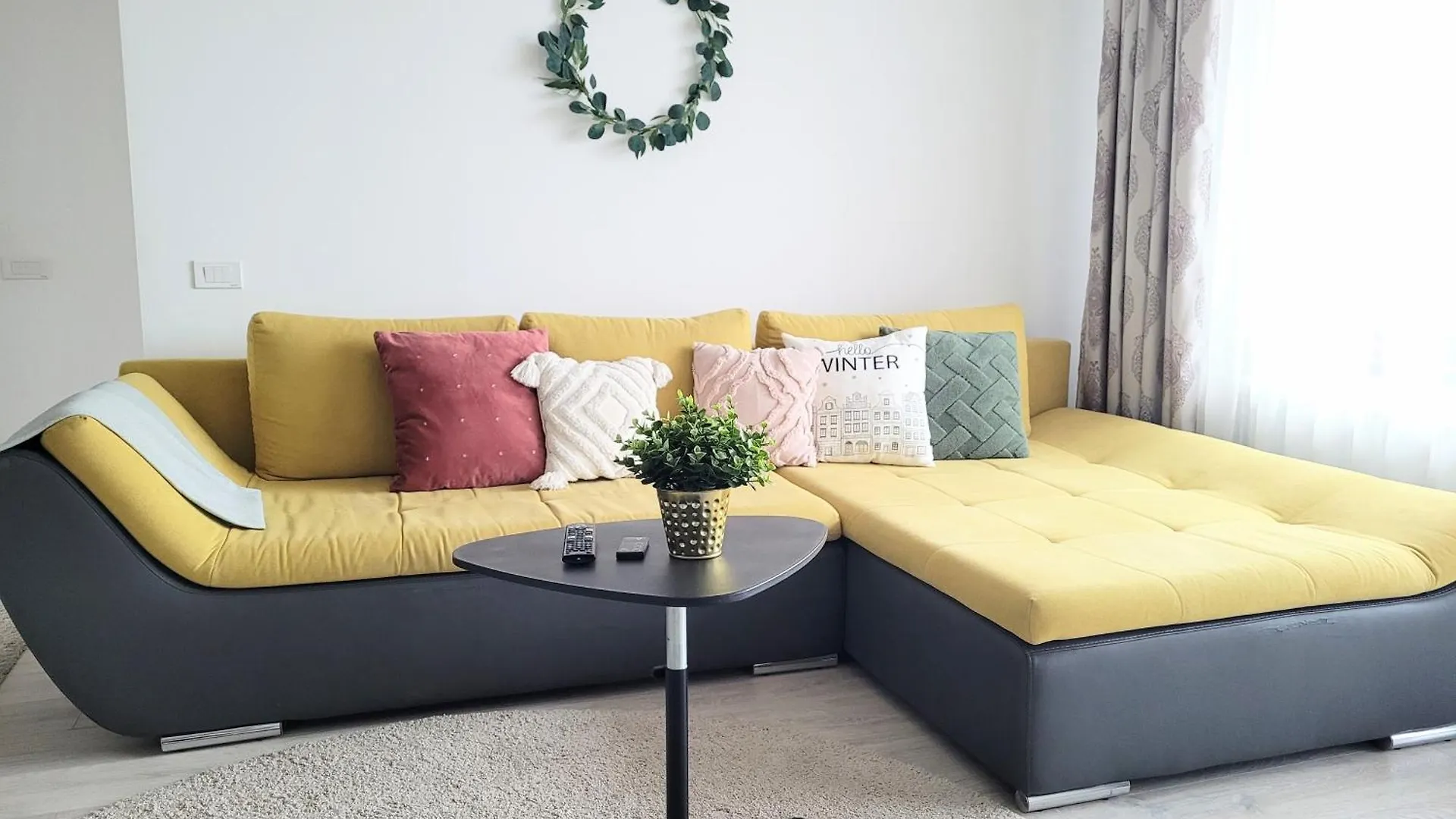 Apartment Stylish City Escape, Fireplace, Sunset Views Bucharest Romania
